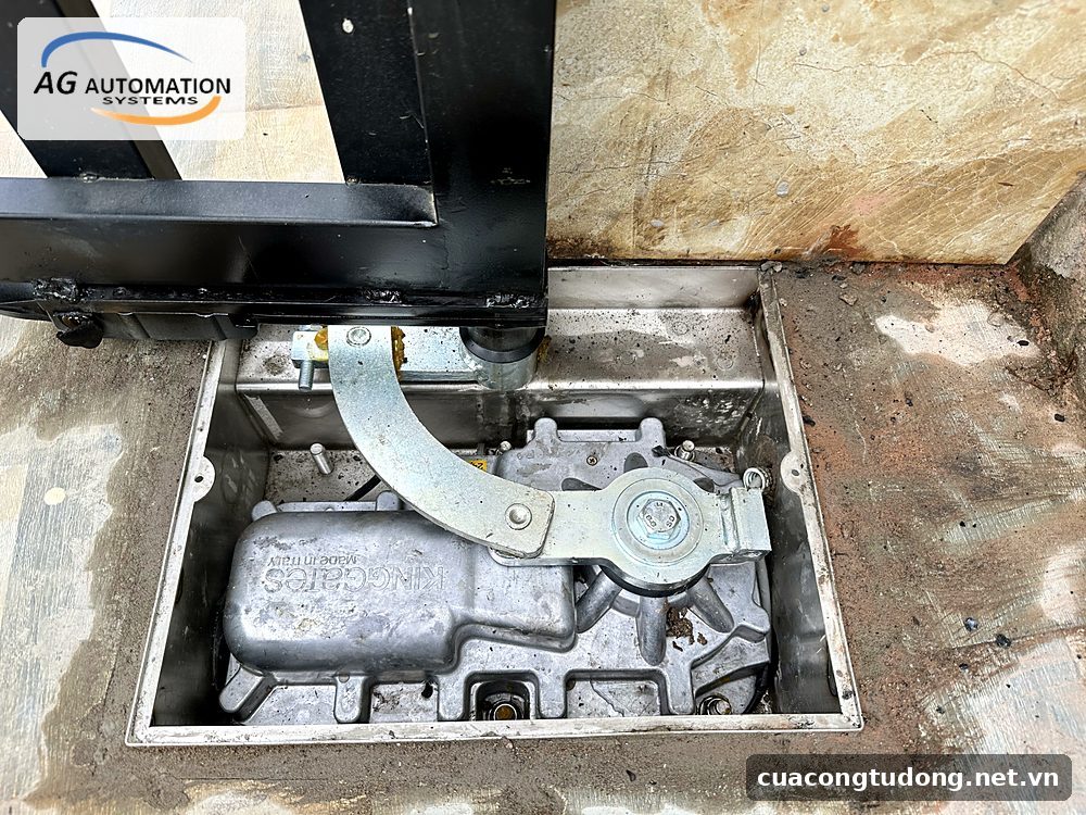 Motor âm sàn mở nắp để kiểm tra, bảo trì