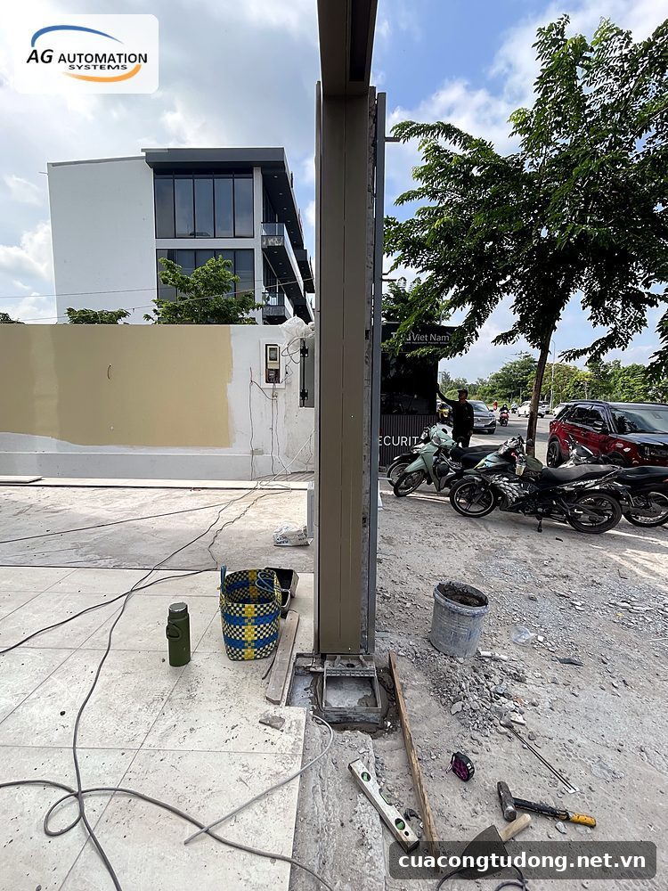 Thi công trụ và bệ cho cổng lùa tự động